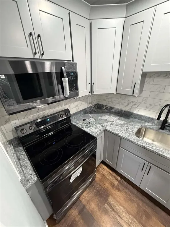 2 bed, 1 bath apartment for rent at 11 Lawrence St Unit 509, North Lawrence — photo 4 of 6