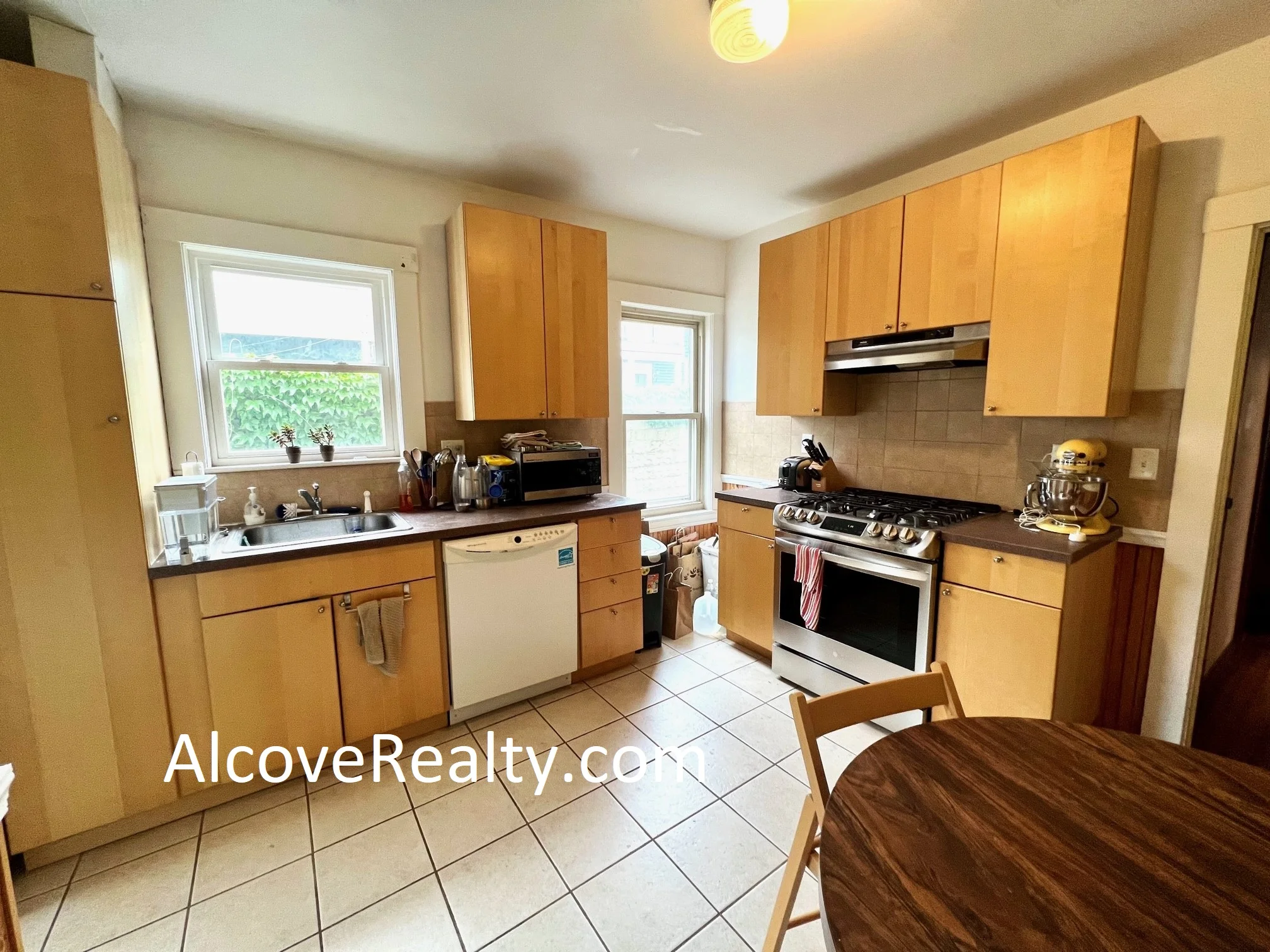 2 bed, 1 bath apartment for rent at 11 Leonard St Unit 1, Tufts — photo 5 of 14