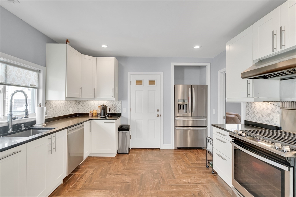 4 bed, 2 bath apartment for rent at 11 Lexington St Unit 11, Bemis — photo 4 of 15