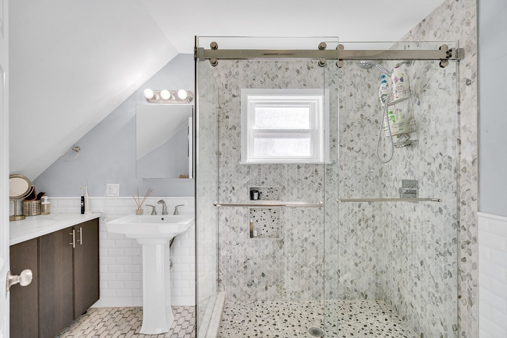 4 bed, 2 bath apartment for rent at 11 Lexington St Unit 11, Bemis — photo 9 of 15