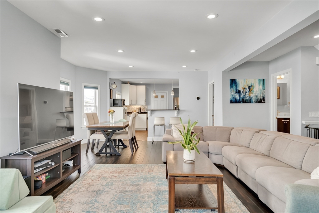 4 bed, 2 bath apartment for rent at 11 Lexington St Unit 11, Bemis — photo 1 of 15