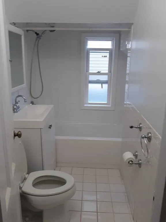 2 bed, 1 bath apartment for rent at 11 Liberty Ave Unit 1, South Medford — photo 3 of 8