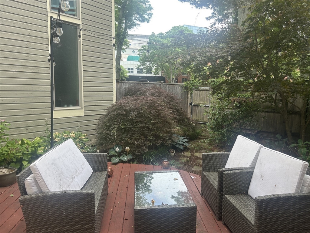 2 bed, 1 bath apartment for rent at 11 Lilac Unit 11, Wellington-Harrington — photo 6 of 22