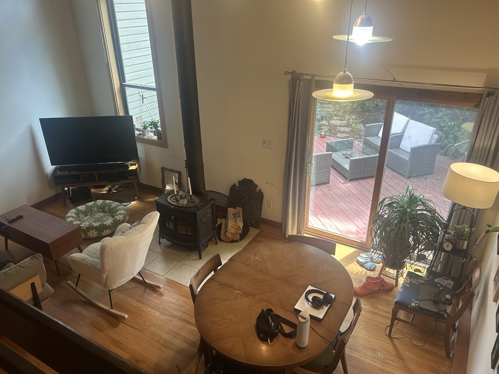 2 bed, 1 bath apartment for rent at 11 Lilac Unit 11, Wellington-Harrington — photo 3 of 22