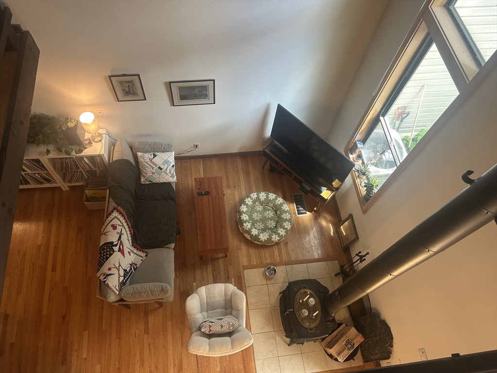 2 bed, 1 bath apartment for rent at 11 Lilac Unit 11, Wellington-Harrington — photo 4 of 22