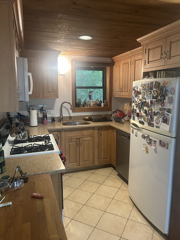 2 bed, 1 bath apartment for rent at 11 Lilac Unit 11, Wellington-Harrington — photo 5 of 22