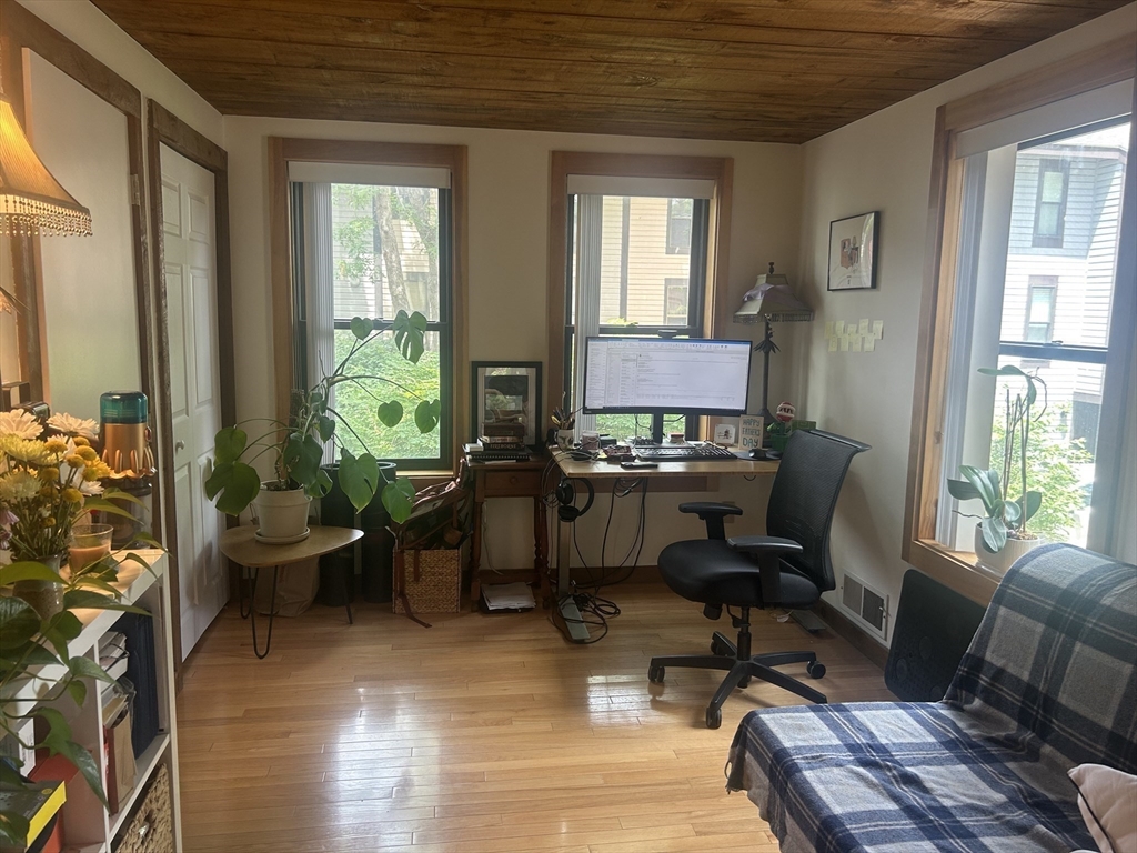 2 bed, 1 bath apartment for rent at 11 Lilac Unit 11, Wellington-Harrington — photo 12 of 22