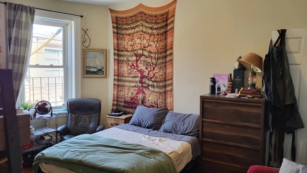 3 bed, 1.5 bath apartment for rent at 11 Linden St Unit 2, Allston — photo 4 of 22