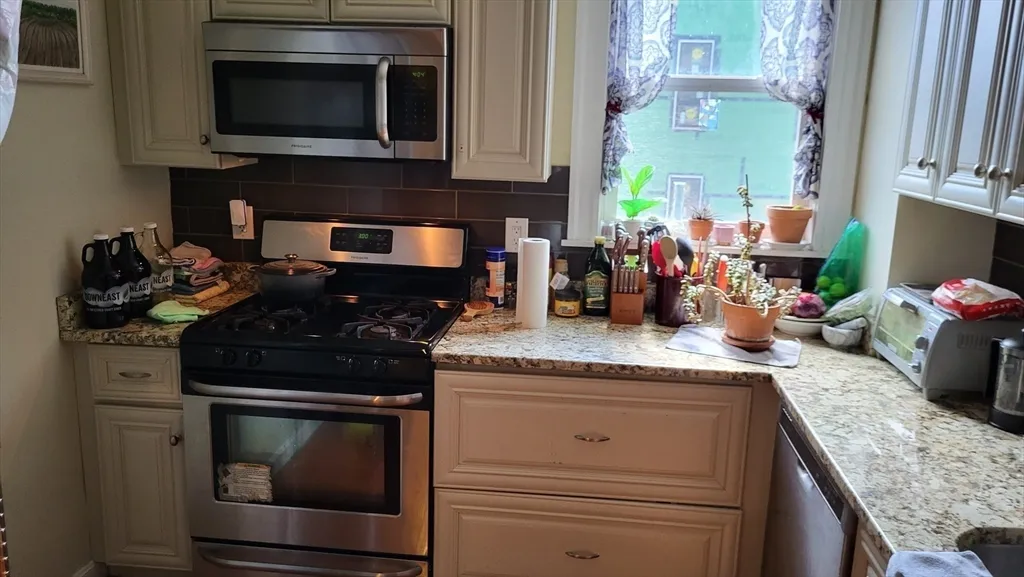 3 bed, 1.5 bath apartment for rent at 11 Linden St Unit 2, Allston — photo 15 of 22