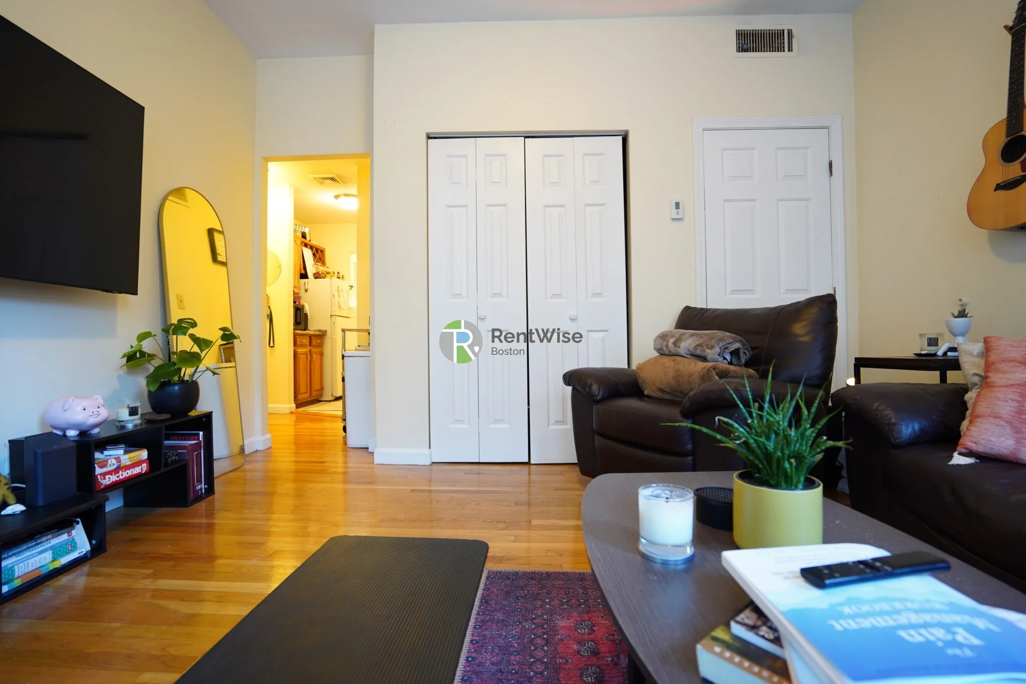 3 bed, 1 bath apartment for rent at 11 Lorraine Ter Unit 1, Brighton — photo 3 of 21