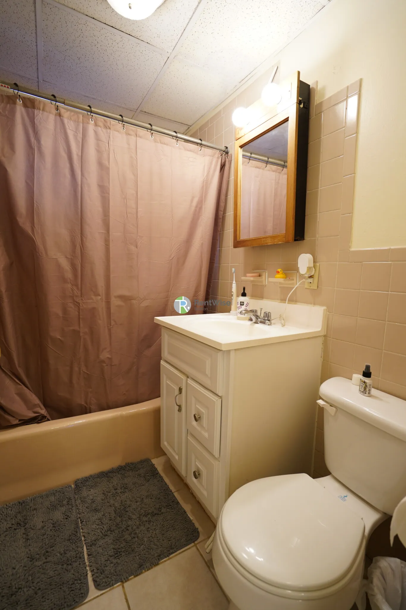 3 bed, 1 bath apartment for rent at 11 Lorraine Ter Unit 1, Brighton — photo 12 of 21