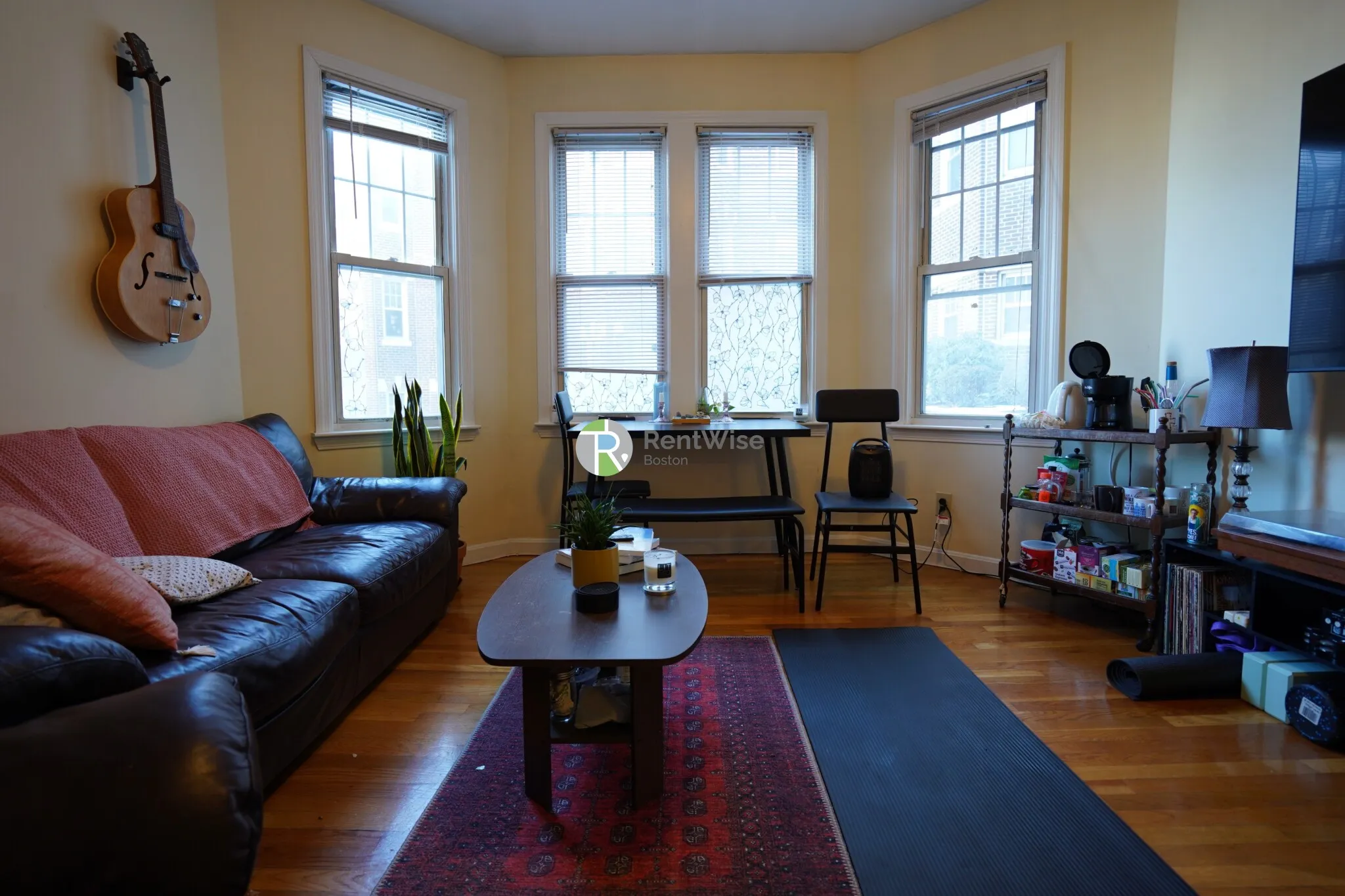 3 bed, 1 bath apartment for rent at 11 Lorraine Ter Unit 1, Brighton — photo 2 of 21
