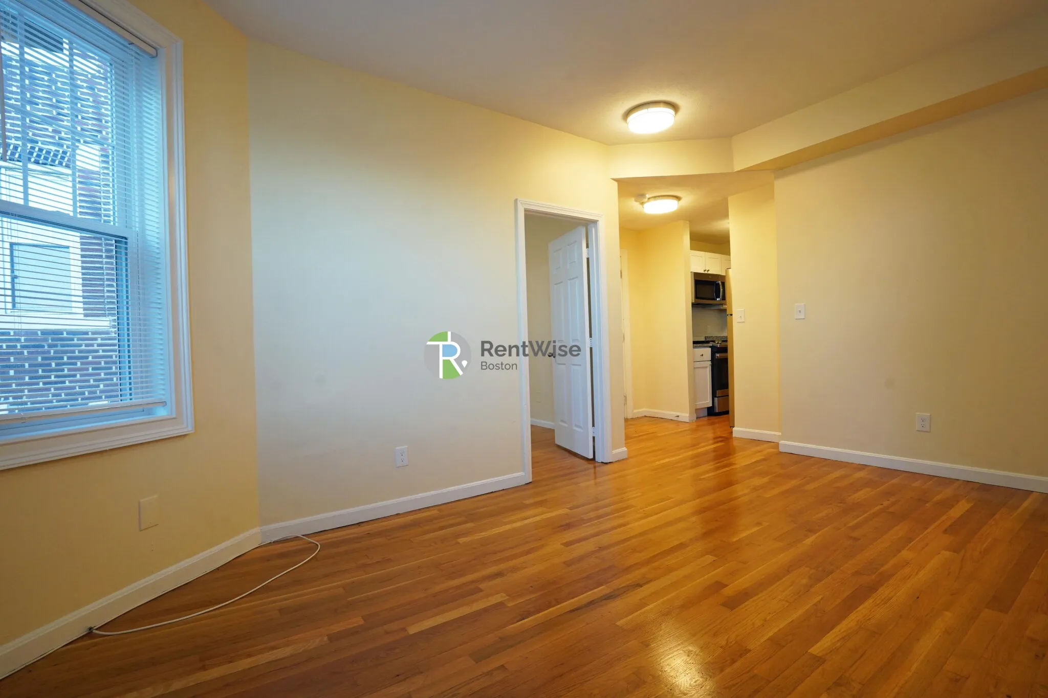 3 bed, 1 bath apartment for rent at 11 Lorraine Ter Unit 3, Brighton — photo 3 of 24