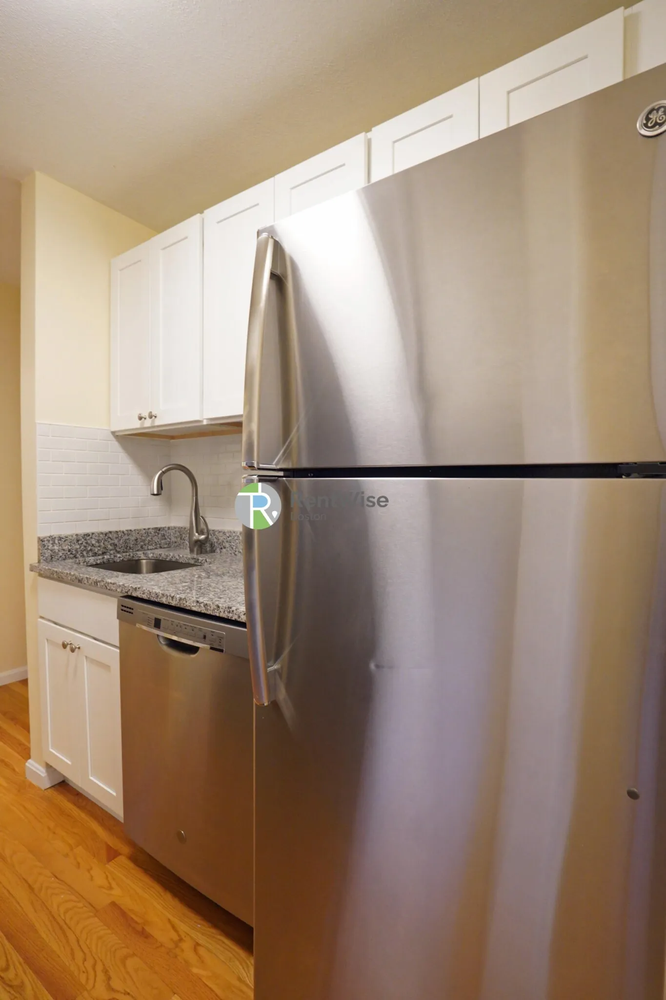 3 bed, 1 bath apartment for rent at 11 Lorraine Ter Unit 3, Brighton — photo 6 of 24
