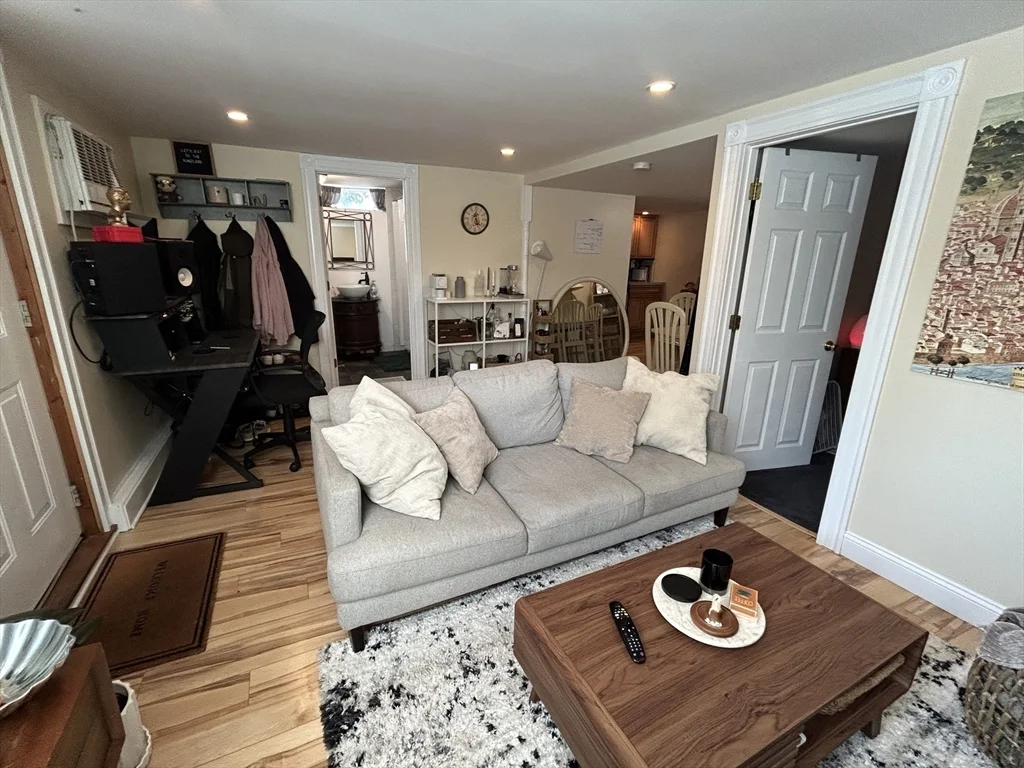 1 bed, 1 bath apartment for rent at 11 Main St Unit 0, Woburn — photo 4 of 8