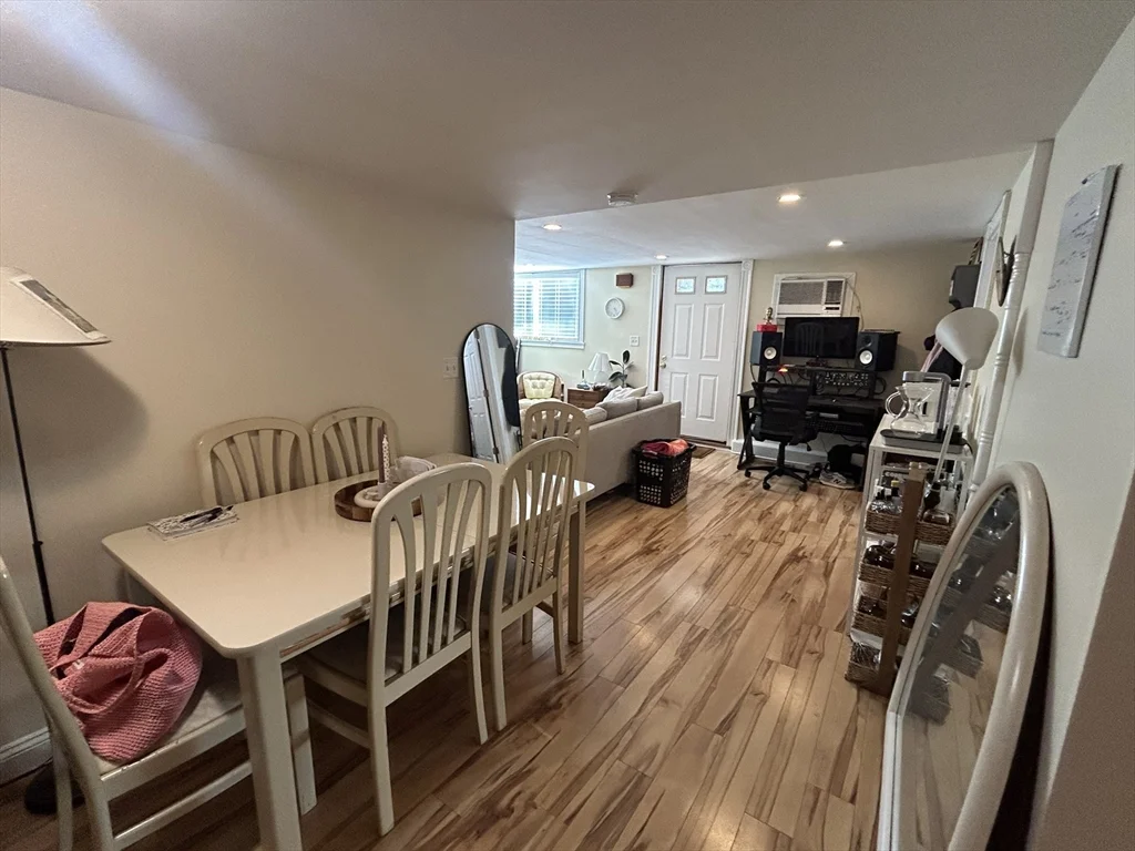 1 bed, 1 bath apartment for rent at 11 Main St Unit 0, Woburn — photo 2 of 8