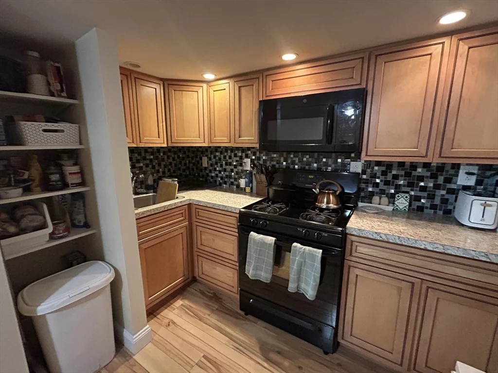 1 bed, 1 bath apartment for rent at 11 Main St Unit 0, Woburn — photo 1 of 8