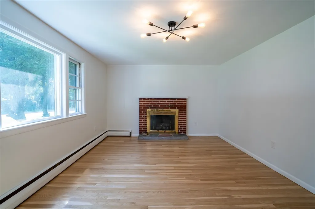 5 bed, 2 bath apartment for rent at 11 Maine Ave, Natick — photo 3 of 20