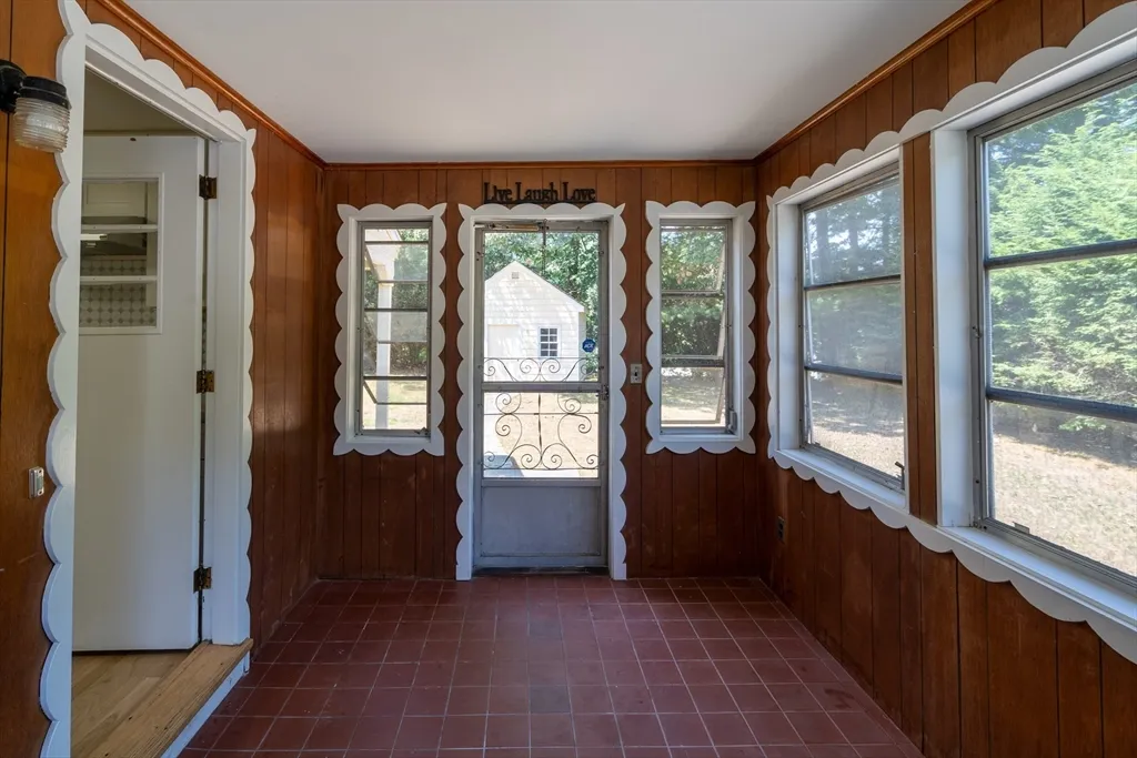 5 bed, 2 bath apartment for rent at 11 Maine Ave, Natick — photo 11 of 20