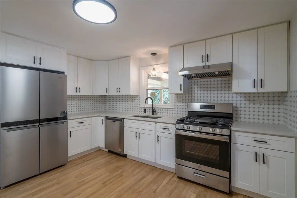 5 bed, 2 bath apartment for rent at 11 Maine Ave, Natick — photo 4 of 20