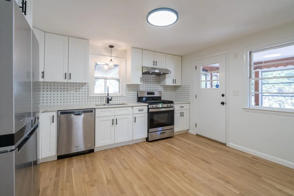 5 bed, 2 bath apartment for rent at 11 Maine Ave, Natick — photo 5 of 20