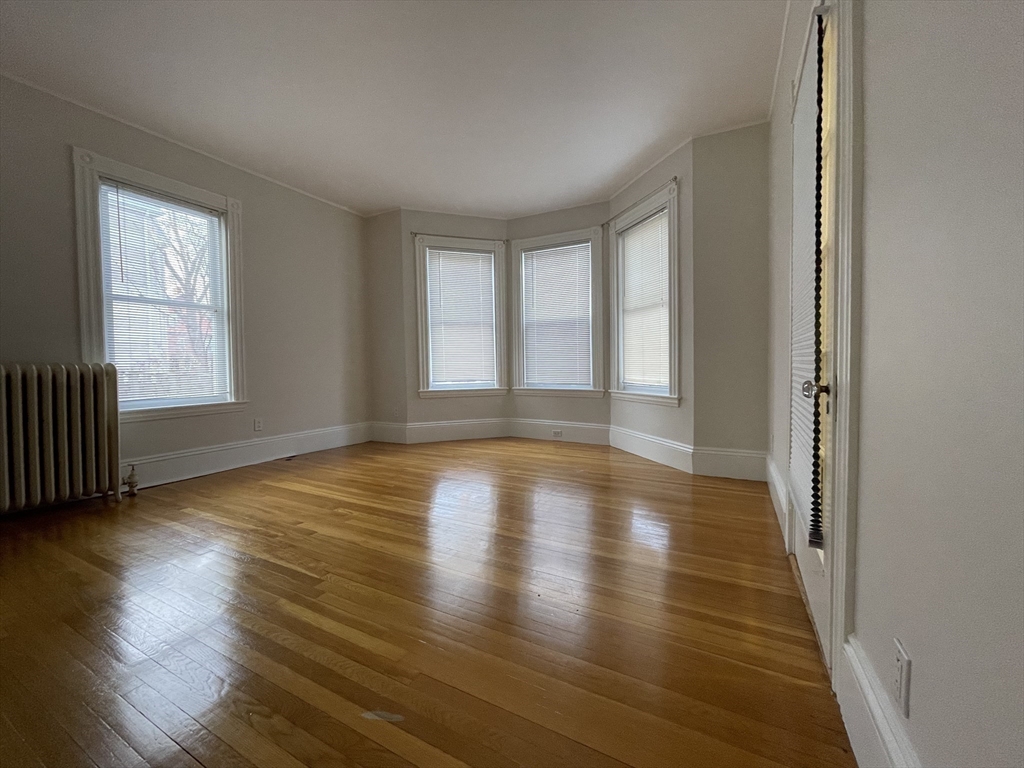 4 bed, 2 bath apartment for rent at 11 Maple Cir Unit 0, Newton Corner — photo 5 of 31