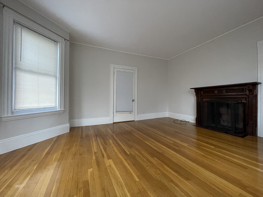 4 bed, 2 bath apartment for rent at 11 Maple Cir Unit 0, Newton Corner — photo 3 of 31