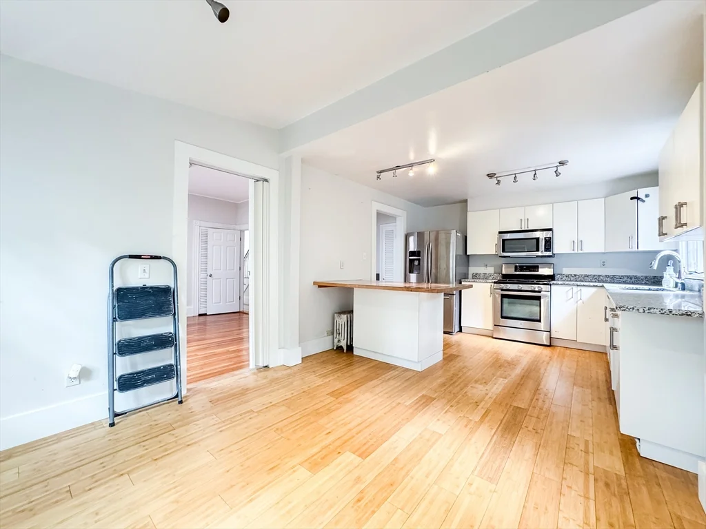 4 bed, 2 bath apartment for rent at 11 Maple Cir Unit 11, Newton — photo 12 of 29