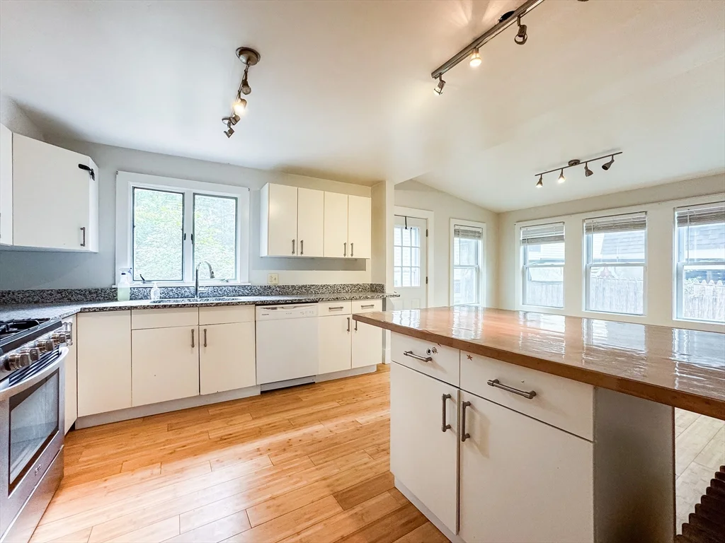 4 bed, 2 bath apartment for rent at 11 Maple Cir Unit 11, Newton — photo 9 of 29