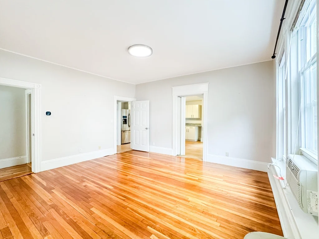 4 bed, 2 bath apartment for rent at 11 Maple Cir Unit 11, Newton — photo 4 of 29