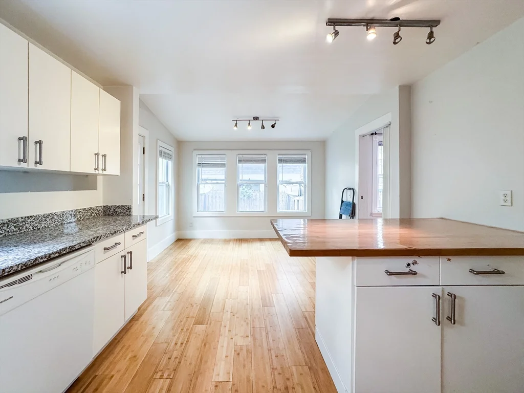 4 bed, 2 bath apartment for rent at 11 Maple Cir Unit 11, Newton — photo 10 of 29