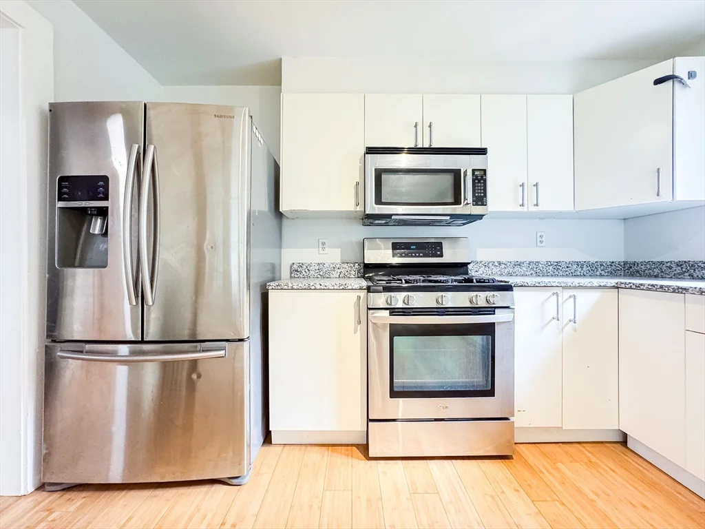 4 bed, 2 bath apartment for rent at 11 Maple Cir Unit 11, Newton — photo 11 of 29