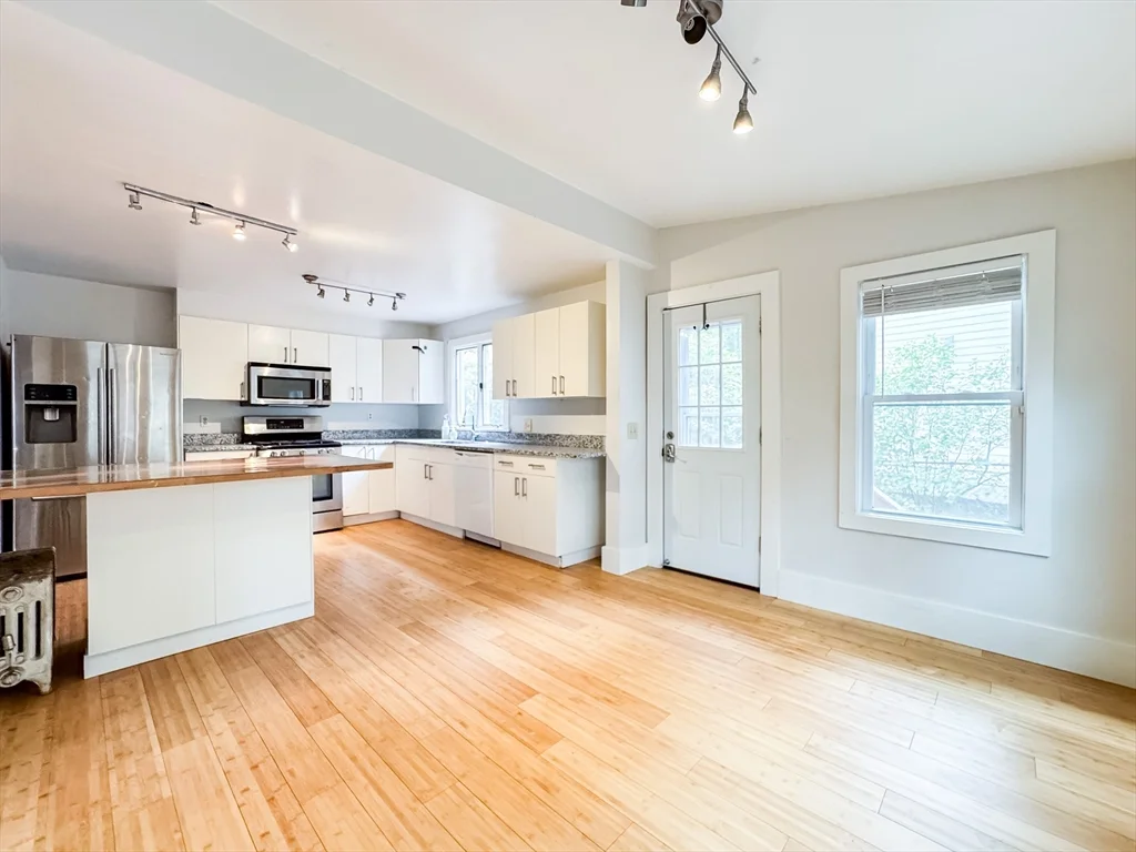4 bed, 2 bath apartment for rent at 11 Maple Cir Unit 11, Newton — photo 13 of 29