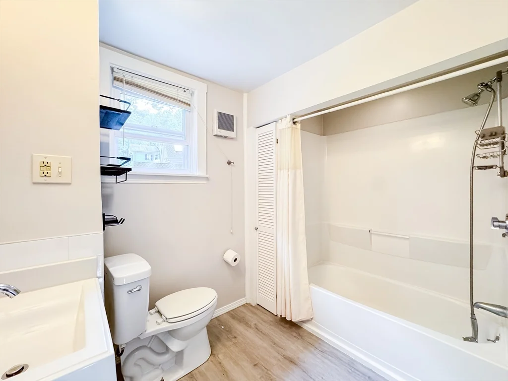 4 bed, 2 bath apartment for rent at 11 Maple Cir Unit 11, Newton — photo 20 of 29