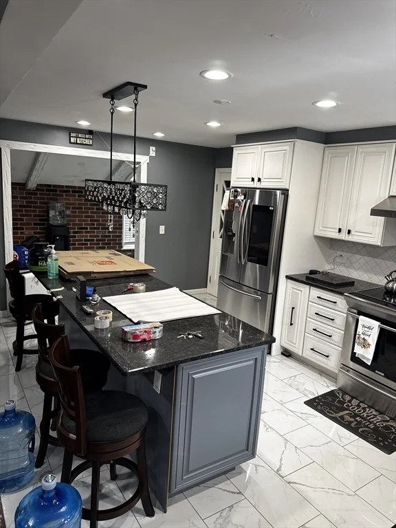 3 bed, 1 bath apartment for rent at 11 Maple St, West Boylston — photo 1 of 11