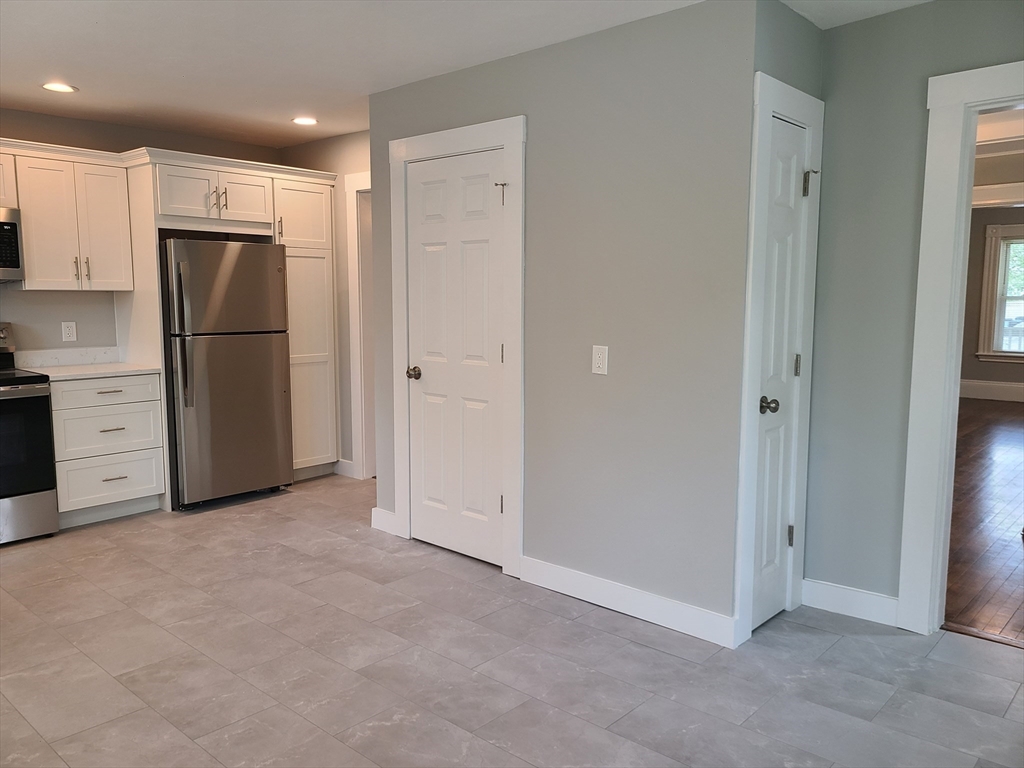 3 bed, 1 bath apartment for rent at 11 Maple Unit 1, Rockland — photo 13 of 30