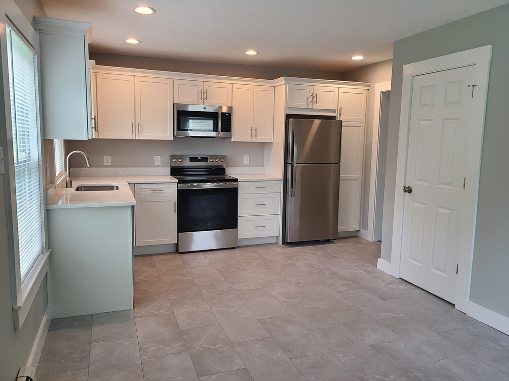 3 bed, 1 bath apartment for rent at 11 Maple Unit 1, Rockland — photo 12 of 30