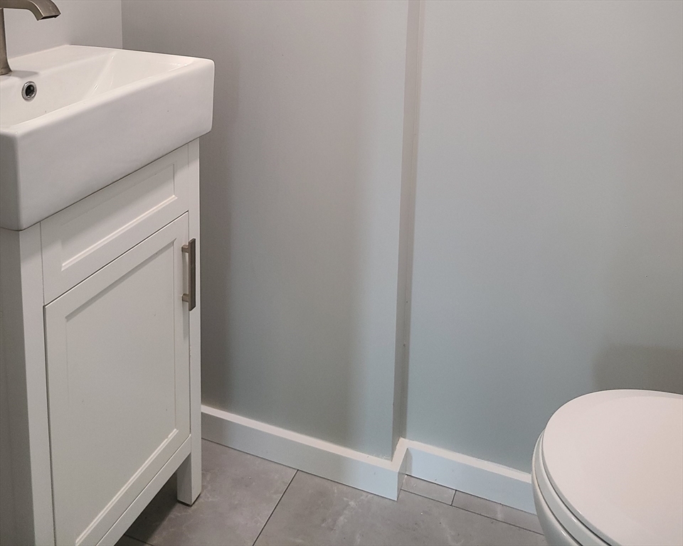 3 bed, 1 bath apartment for rent at 11 Maple Unit 1, Rockland — photo 17 of 30