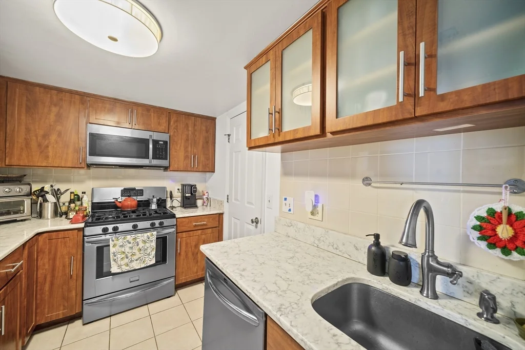 2 bed, 1 bath apartment for rent at 11 Marion St Unit A, Roslindale — photo 8 of 18