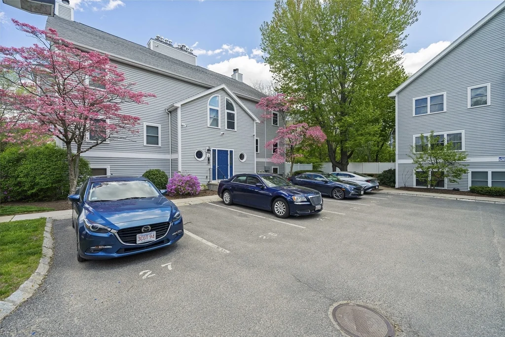 2 bed, 1 bath apartment for rent at 11 Marion St Unit A, Roslindale — photo 2 of 18