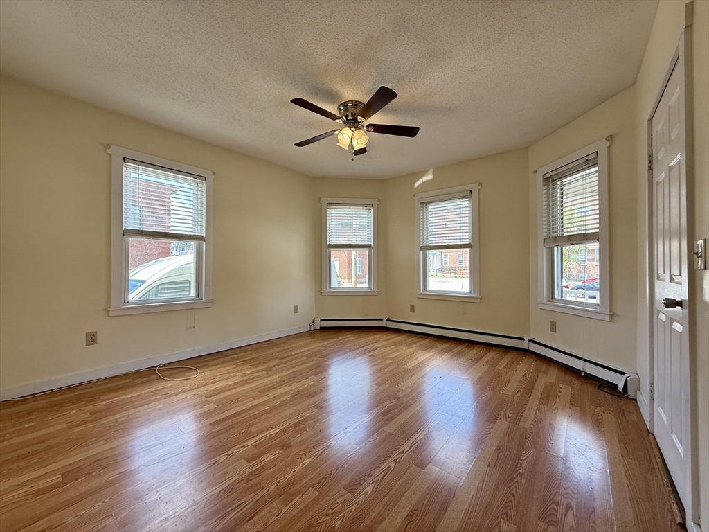 4 bed, 1 bath apartment for rent at 11 Mason Ave Unit 1, North Attleboro — photo 5 of 18