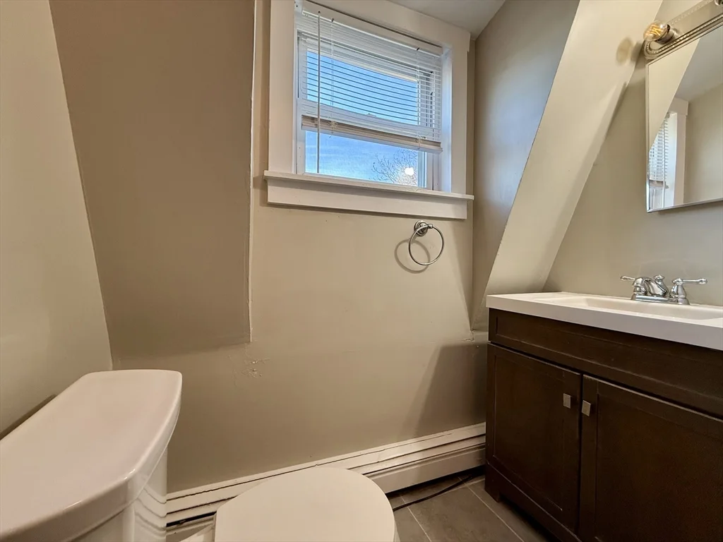 4 bed, 1 bath apartment for rent at 11 Mason Ave Unit 4, North Attleboro — photo 15 of 16