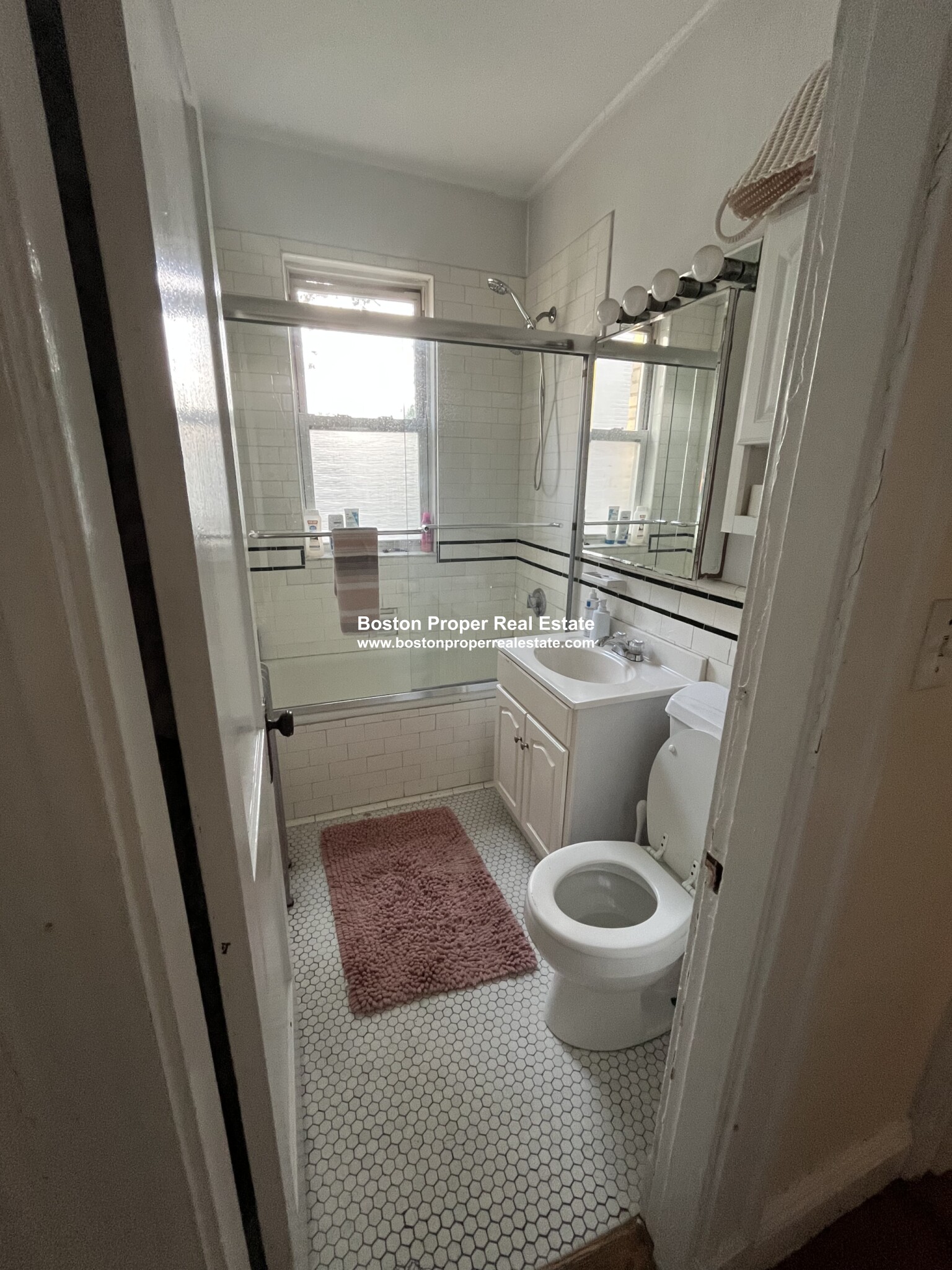 2 bed, 1 bath apartment for rent at 11 Melvin Ave Unit 1, Brighton — photo 8 of 11