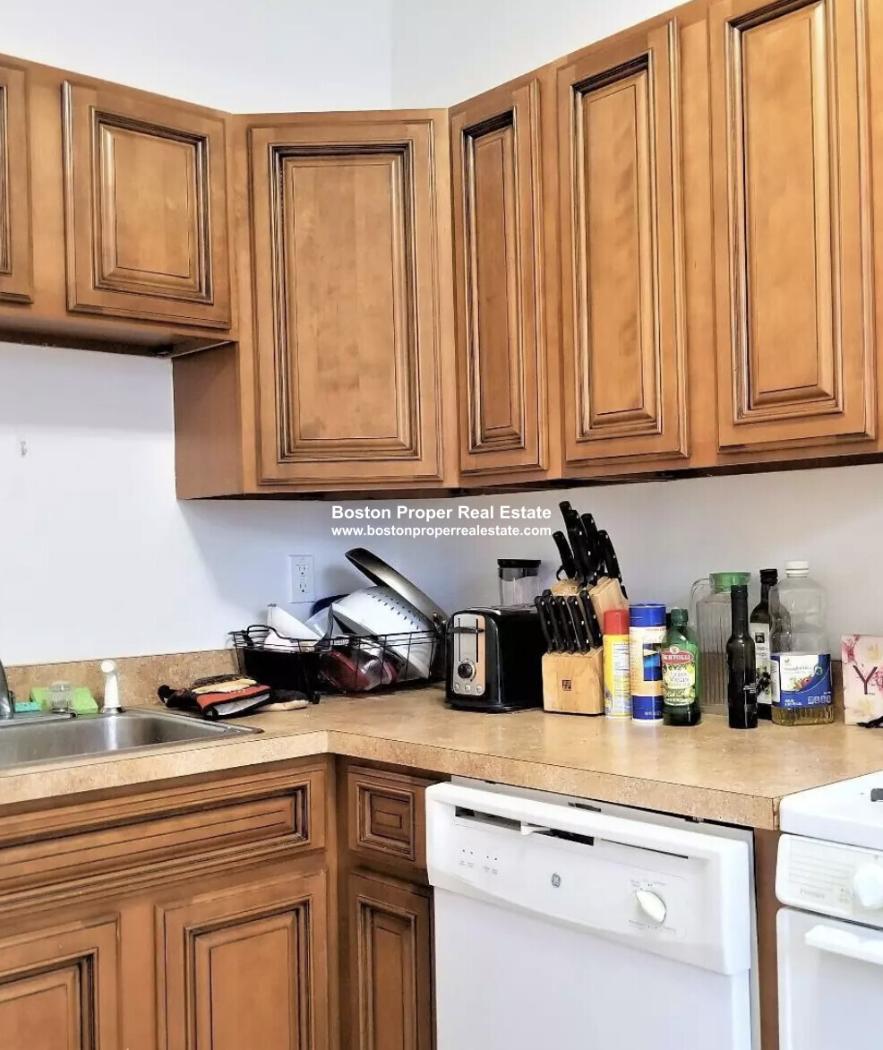 2 bed, 1 bath apartment for rent at 11 Melvin Ave Unit 10, Brighton — photo 4 of 12