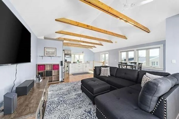 3 bed, 1 bath apartment for rent at 11 Middle, Marshfield — photo 4 of 9
