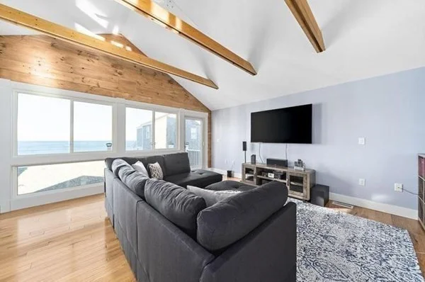 3 bed, 1 bath apartment for rent at 11 Middle, Marshfield — photo 5 of 9
