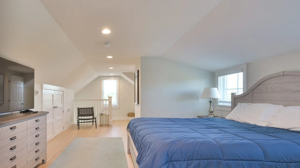 4 bed, 4+ bath apartment for rent at 11 Miller Ln, Nantucket — photo 4 of 21