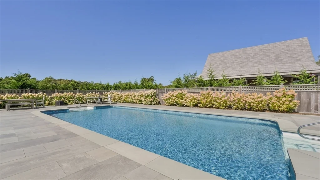 4 bed, 4+ bath apartment for rent at 11 Miller Ln, Nantucket — photo 7 of 21