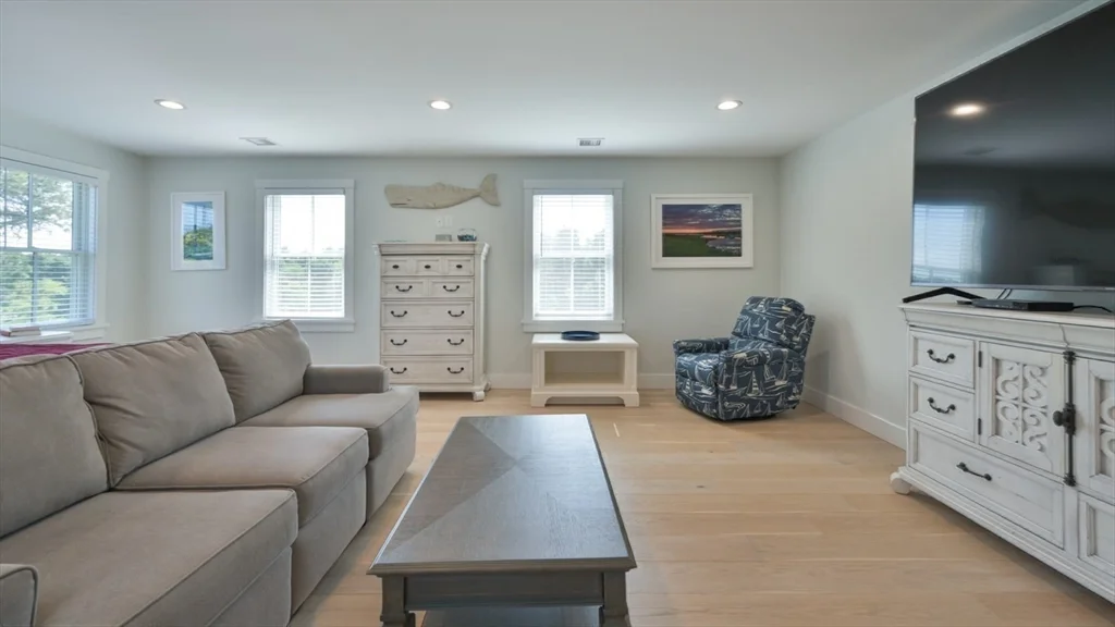 4 bed, 4+ bath apartment for rent at 11 Miller Ln, Nantucket — photo 12 of 21