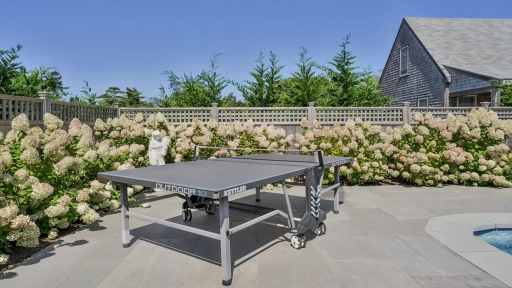 4 bed, 4+ bath apartment for rent at 11 Miller Ln, Nantucket — photo 11 of 21